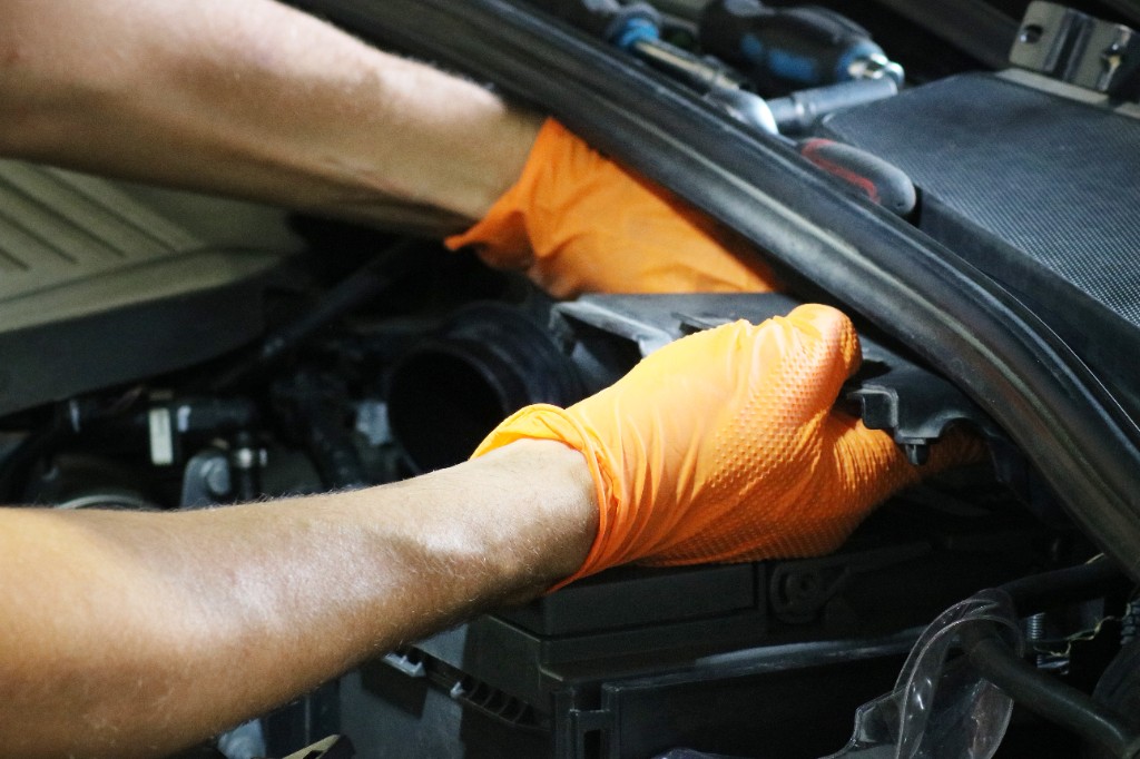 Intervention dans le compartiment moteur